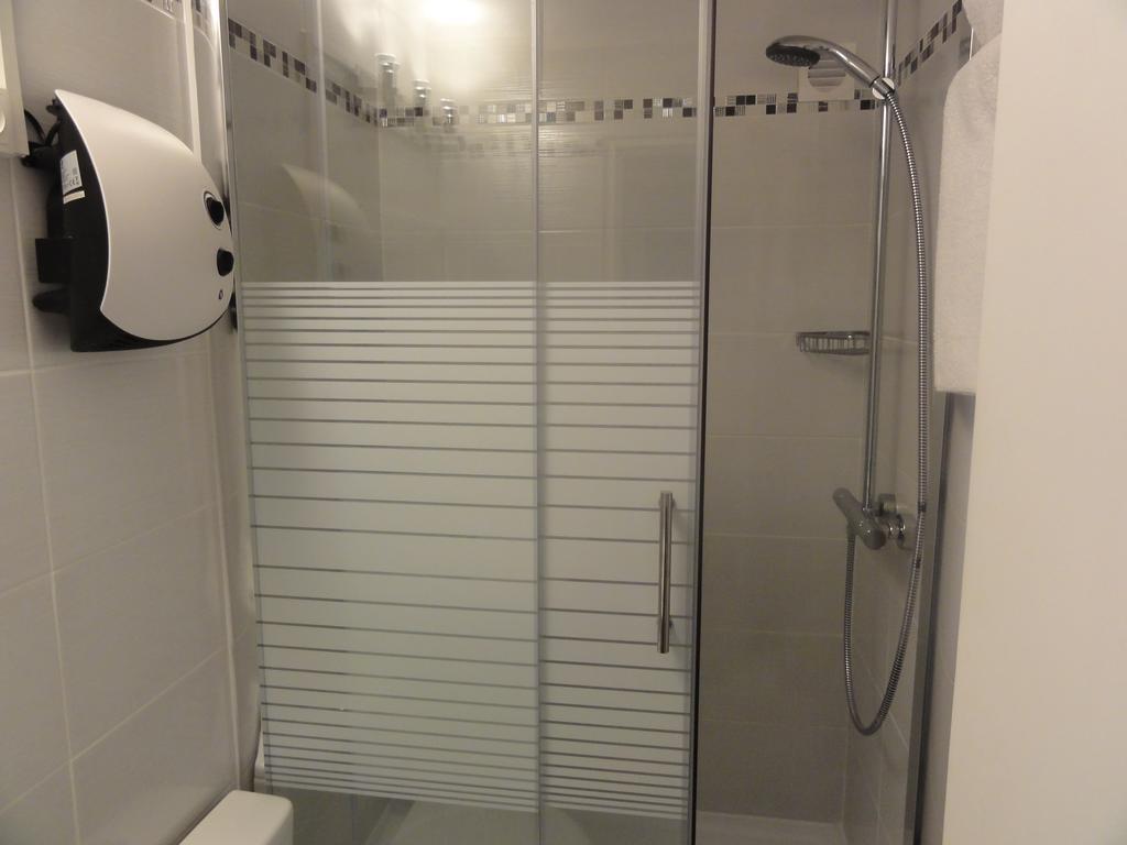 Au Reveil Des Cigales Hotel Saint Aygulf Room photo