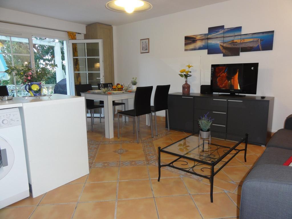 Au Reveil Des Cigales Hotel Saint Aygulf Room photo